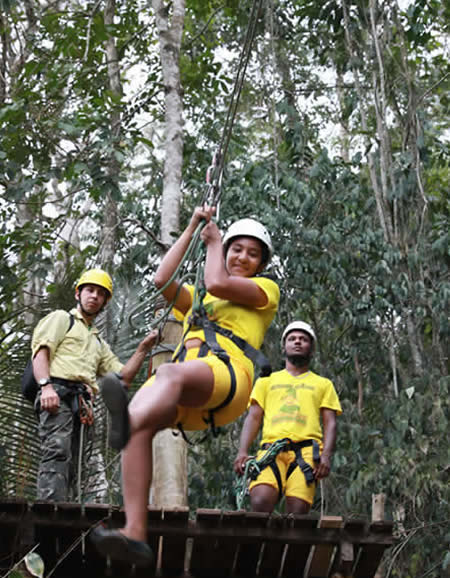 Plataforma fixada em árvore no circuito Canopy do Hotel Fazenda